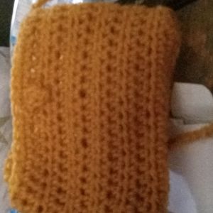 I am selling a little girls purse and this goes into the little purse.